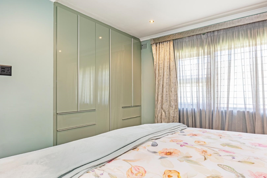 5 Bedroom Property for Sale in Panorama Western Cape